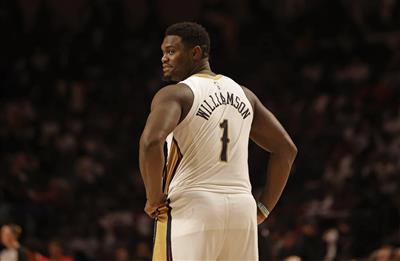 带领球队！普尔、锡安和墨菲半场全部得分上双